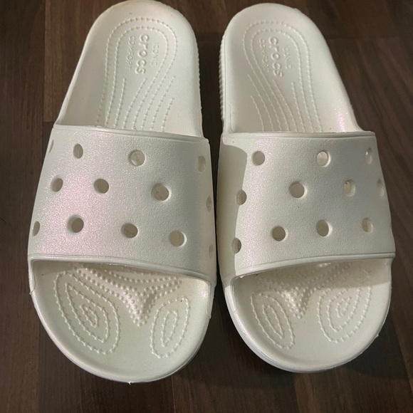 Women’s Crocs Classic Slides size 6 - Picture 2 of 4